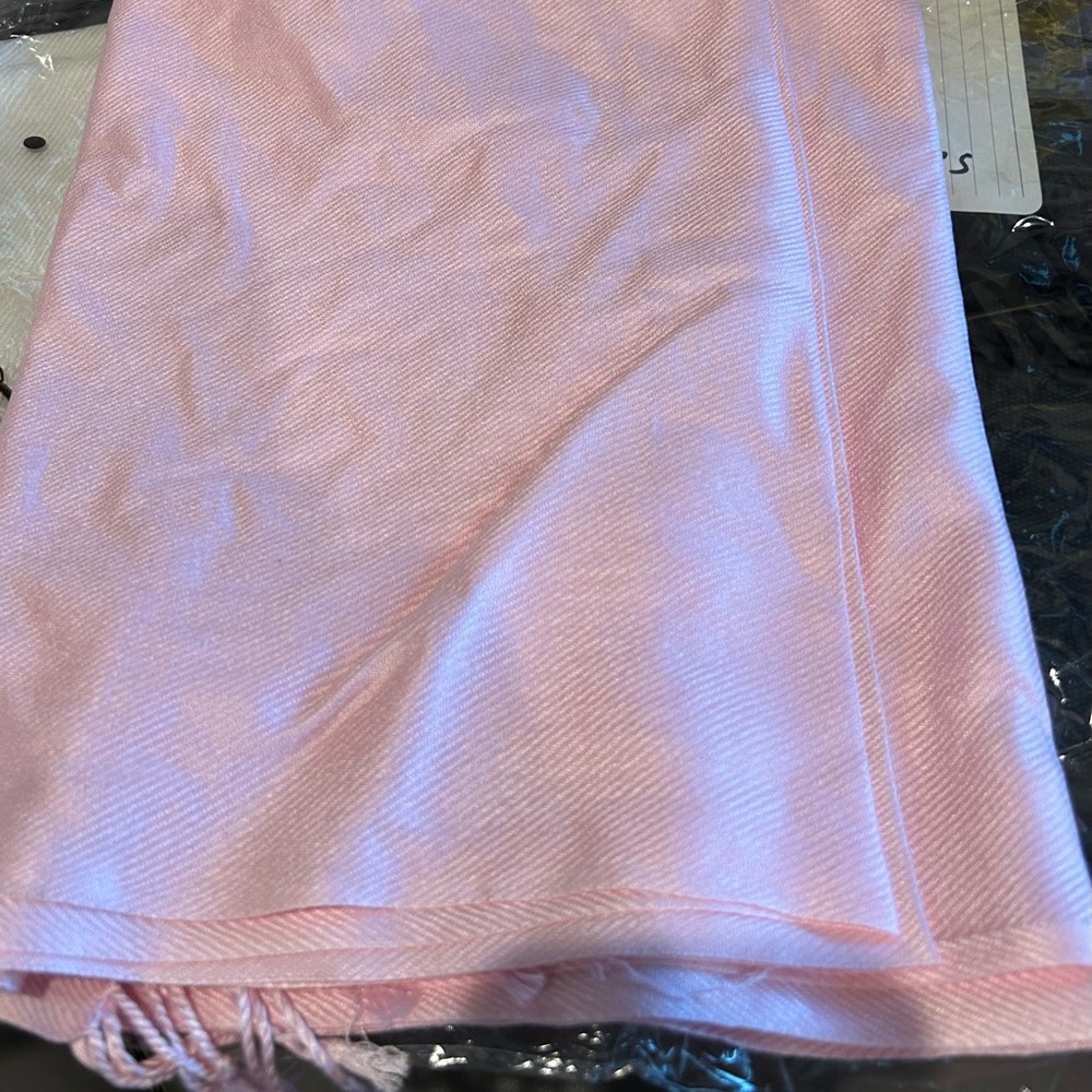 NWOT Women's Lightweight Acrylic And Viscose Pashmina Scarf